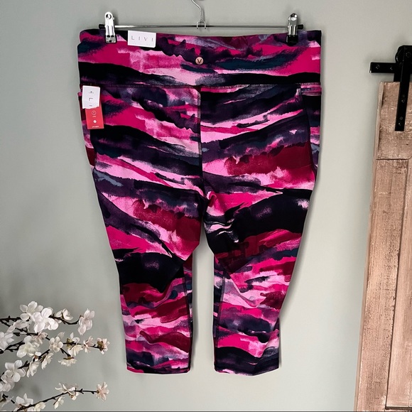 Lane Bryant Livi Active Soft Capri Legging NWT Size 22/24 - Picture 3 of 5